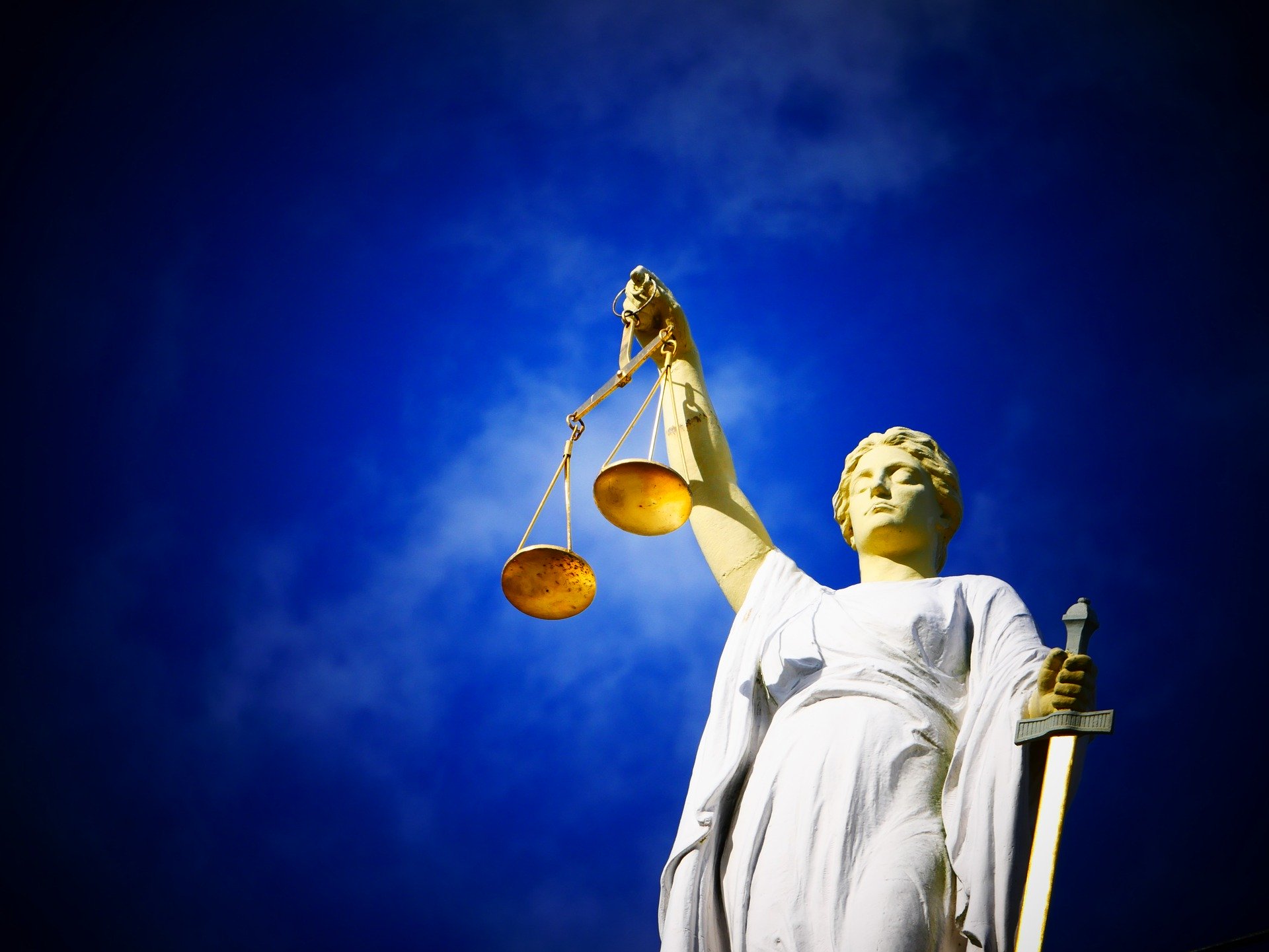 Statua bilancia spada